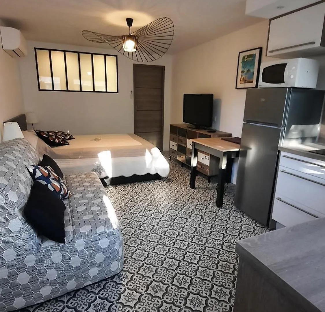 Studio Climatise Lantanas 4 Personnes Le Lavandou Appartement